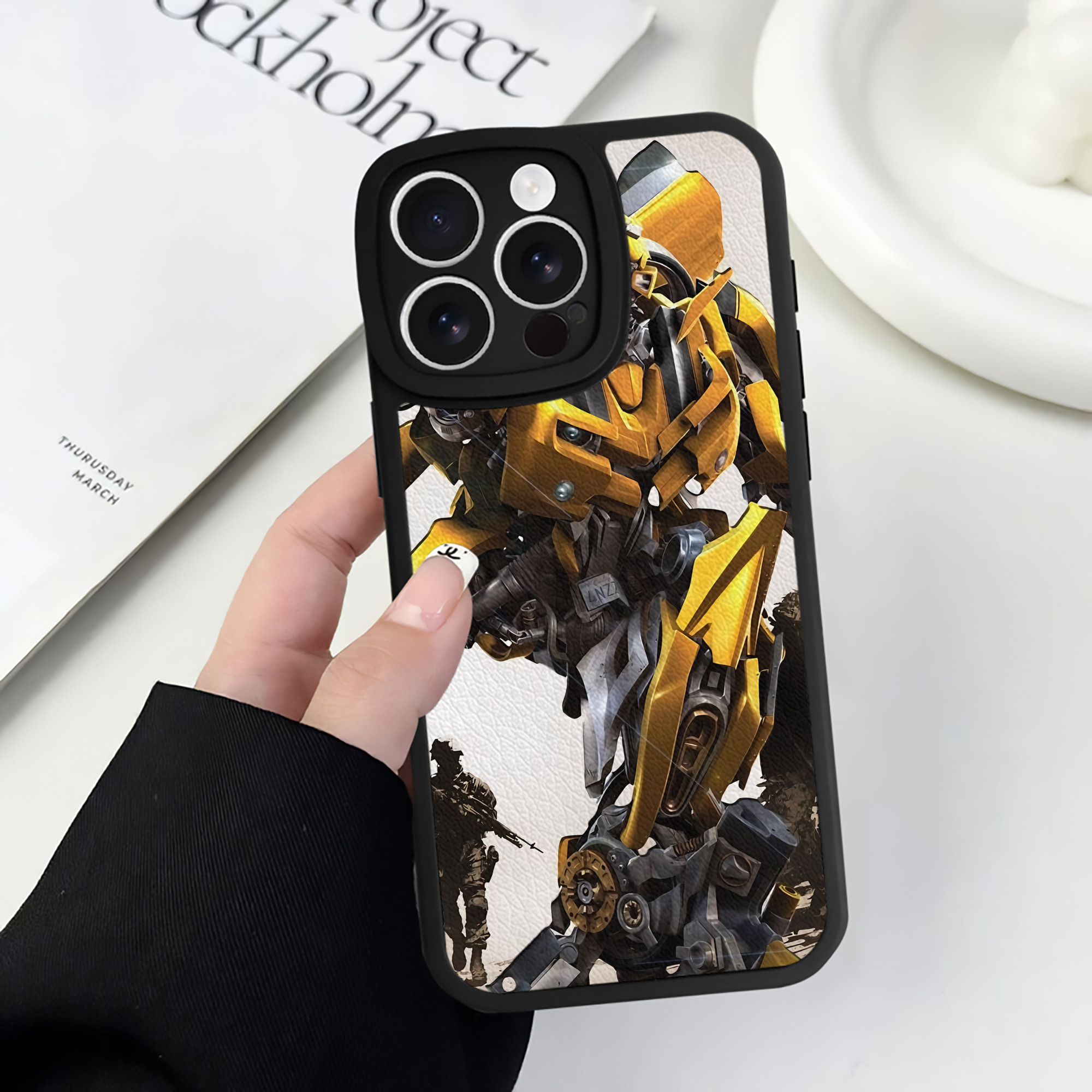 （画像用） Transformers トランスフォーマー 【iPhone 16シリーズ対応】シリコンスマホケース（レザー調） 材質：シリコン